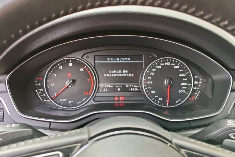 奥迪A4L 2017款 40 TFSI 进取型中控内饰14