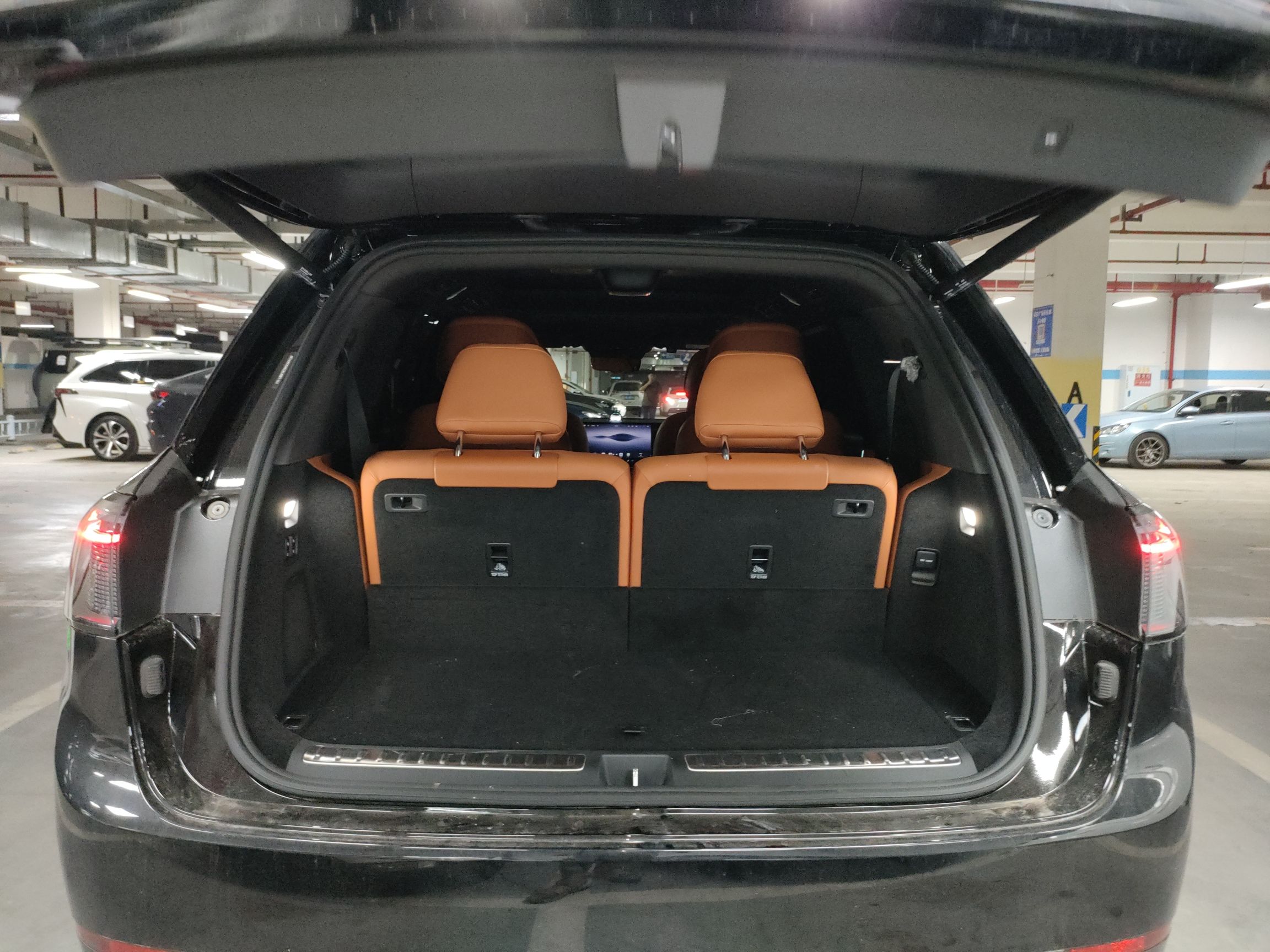 鸿蒙智行 问界M9 2024款 增程 Ultra版 42kWh 6座版