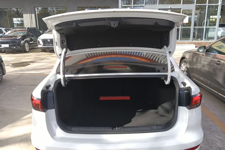 吉利汽车 帝豪 2025款 第4代 1.5L CVT旗舰型机舱底盘23