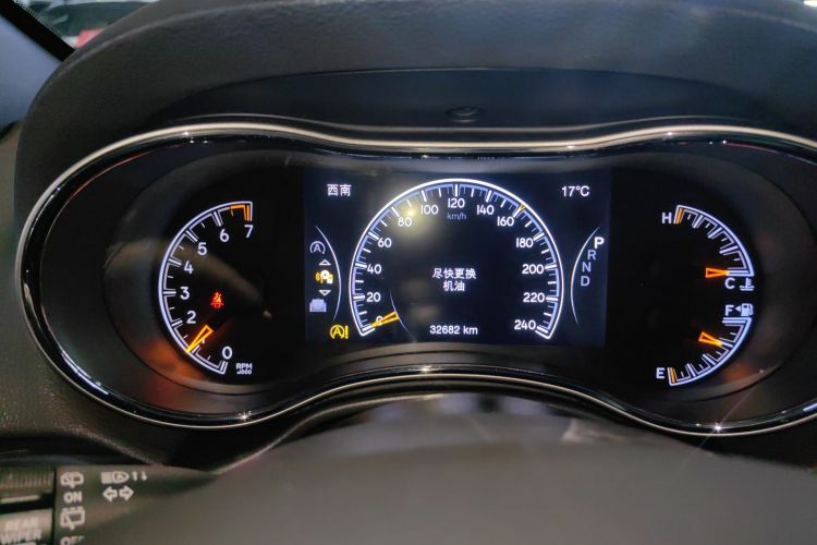 Jeep 大切诺基(进口) 2021款 3.0L 80周年纪念版中控内饰14