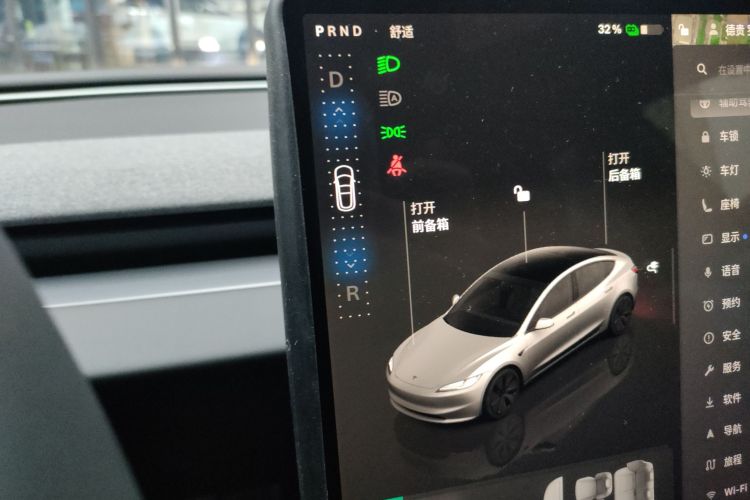 特斯拉 Model 3 2023款 后轮驱动版中控内饰18