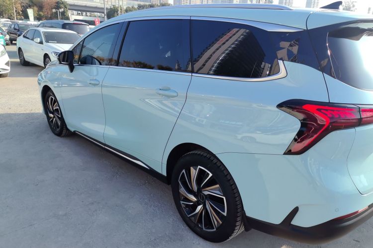 东风风行 风行游艇 2022款 1.5T DCT逐浪版车身外观4