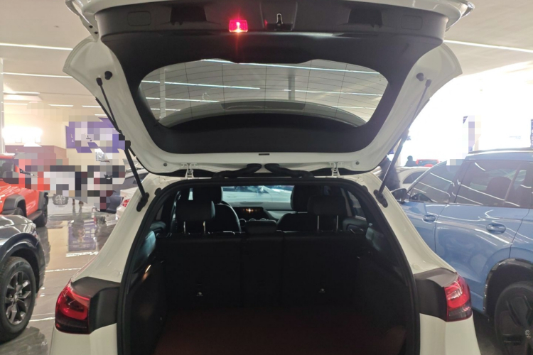 奔驰GLA 2023款 改款 GLA 200机舱底盘23