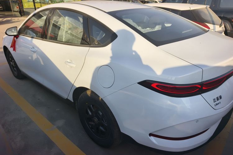 比亚迪 秦PLUS 2025款 DM-i 智驾版 55KM领先型车身外观4