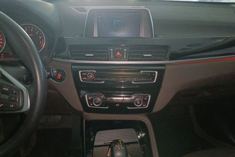 宝马X1 2018款 sDrive18Li 尊享型中控内饰16