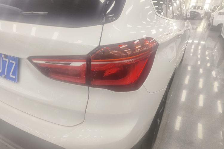 宝马X1 2019款 sDrive18Li 尊享型车身外观9