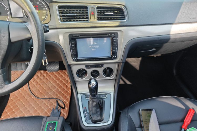 大众 朗逸 2013款 改款经典 1.6L 自动舒适版中控内饰16