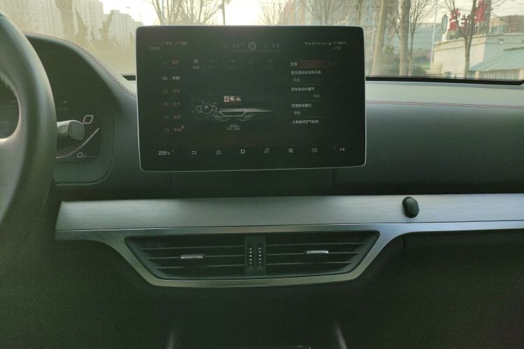比亚迪 唐新能源 2018款 DM 2.0T 全时四驱智联创享型 7座 国V局部细节16