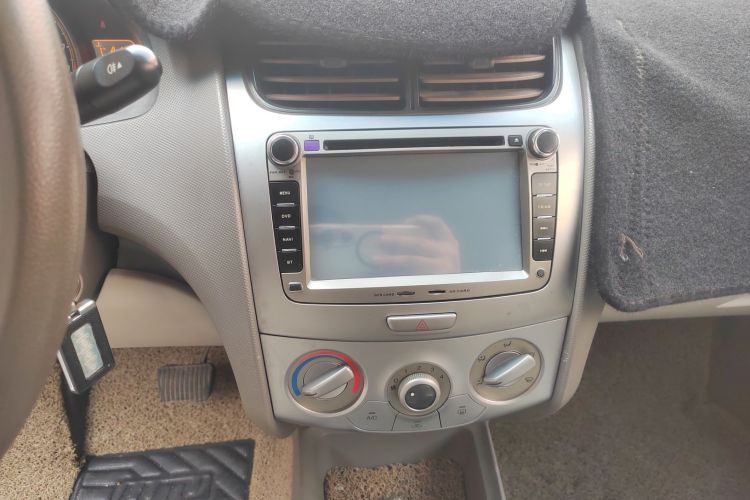 雪佛兰 赛欧 2013款 两厢 1.2L AMT理想版中控内饰16