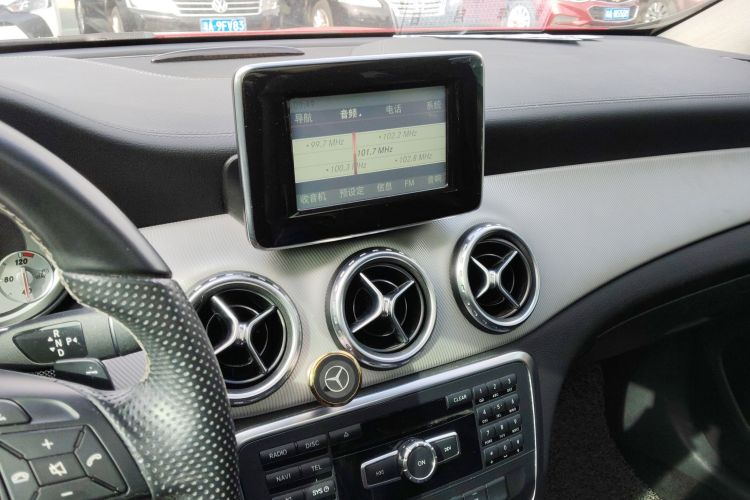 奔驰GLA 2015款 GLA 200 时尚型中控内饰16