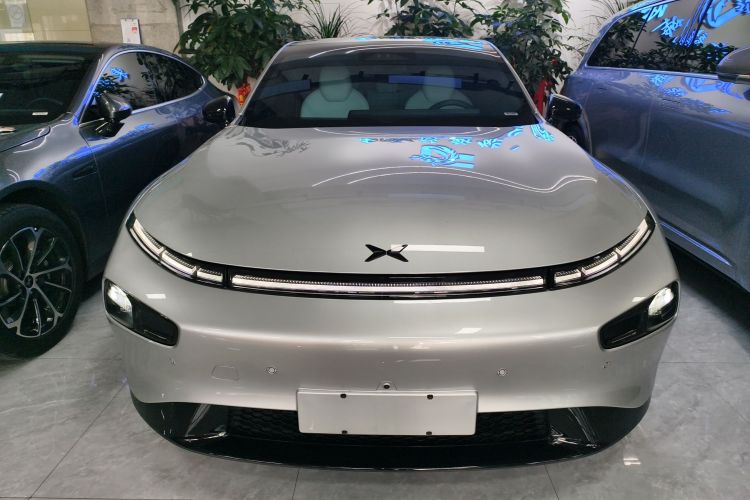 小鹏P7 2023款 P7i 610 Max 性能版车身外观2