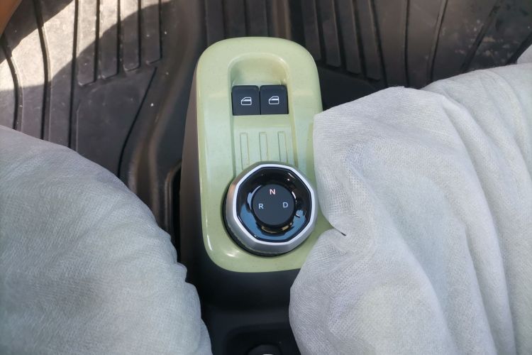 吉利银河 2024款 熊猫mini 200km 耐力熊中控内饰18