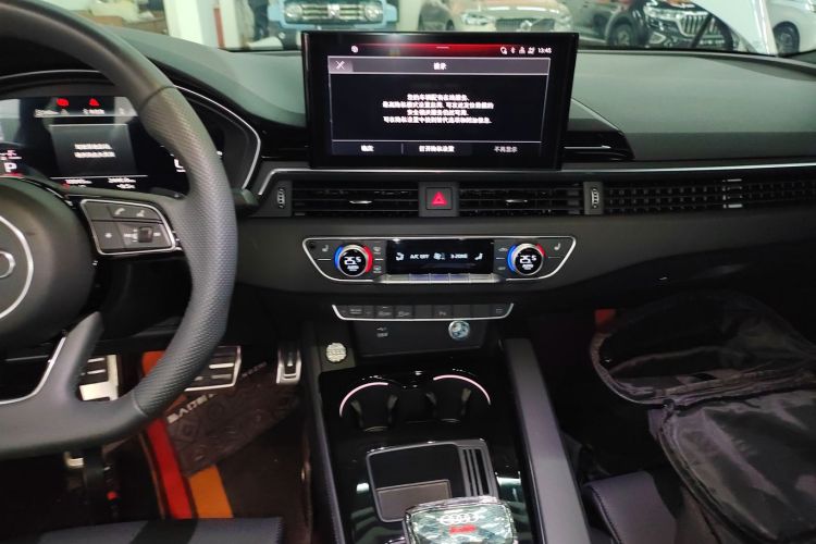 奥迪A4L 2024款 40 TFSI 豪华动感型中控内饰16