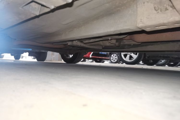 马自达2 2012款 三厢炫动 1.5L 手动时尚版机舱底盘29