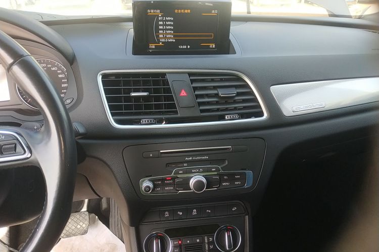 奥迪Q3 2017款 35 TFSI quattro 全时四驱风尚型局部细节16