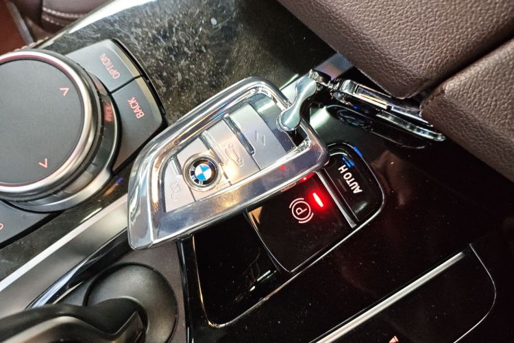 宝马5系 2021款 改款 525Li M运动套装中控内饰7001