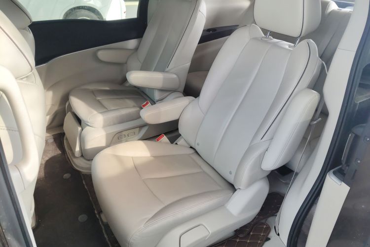 别克GL8 2020款 陆上公务舱 652T 豪华型福祉版中控内饰21