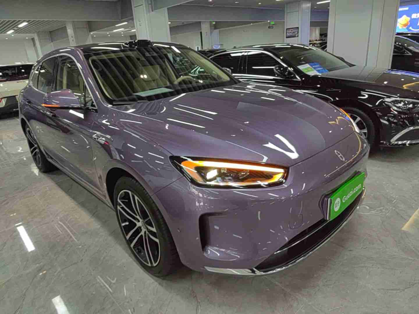 车辆右前45度外观展示