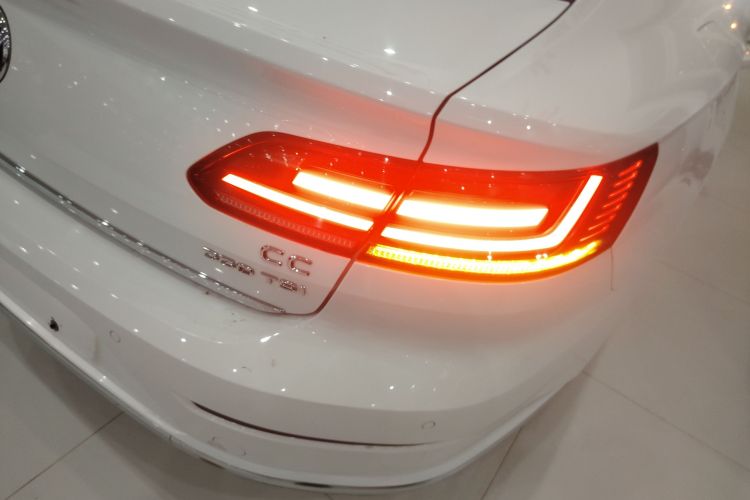 一汽-大众CC 2019款 330TSI 华颜版 国VI车身外观9