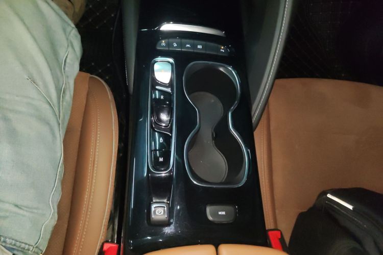 别克 2020款 昂科威S 652T 四驱豪华型中控内饰18