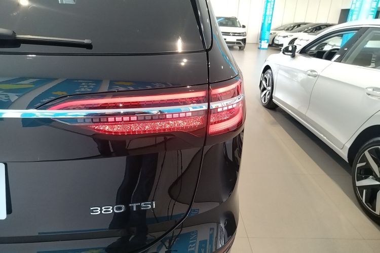 大众 威然 2024款 380TSI 尊贵版车身外观9