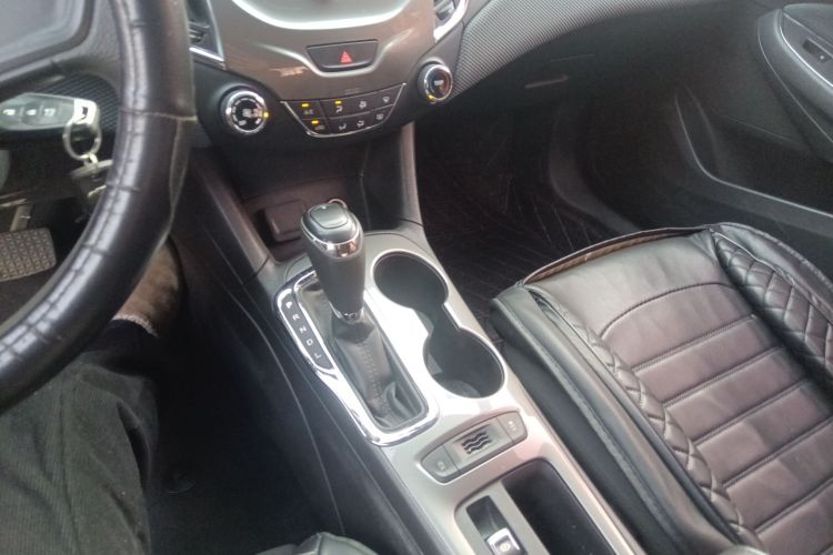 雪佛兰 科鲁兹 2018款 320 自动先锋天窗版中控内饰18