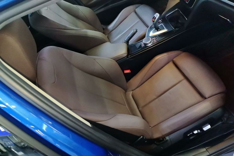 宝马3系 2019款 320Li M运动套装局部细节41