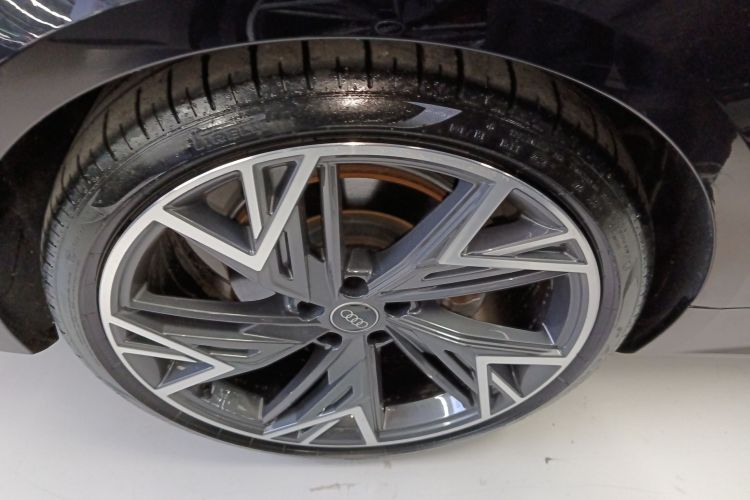 奥迪A7L 2024款 45 TFSI quattro S-line 黑武士版车身外观6006