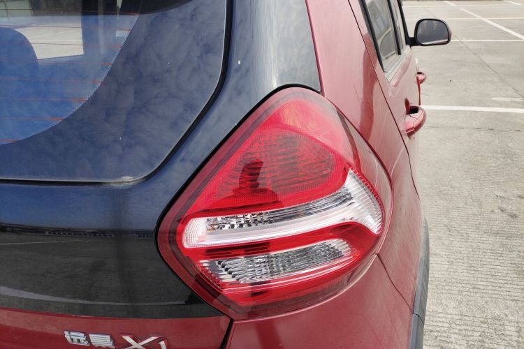 吉利汽车 远景X1 2017款 1.3L 自动乐趣版车身外观9