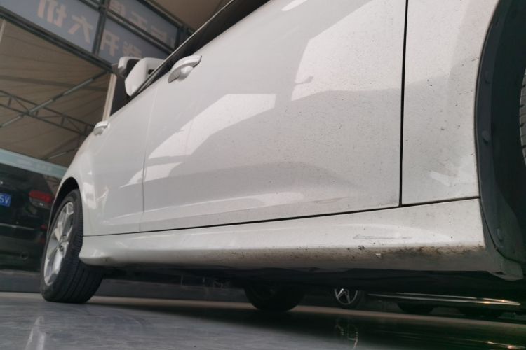 福特 福克斯 2012款 两厢 2.0L 自动豪华运动型局部细节9001