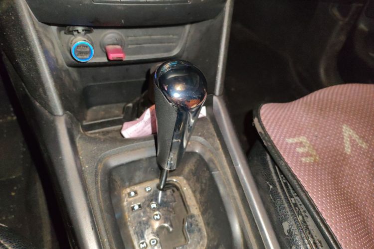 标致2008 2014款 1.6L 自动时尚版局部细节18