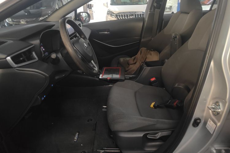 丰田 雷凌 2022款 双擎 1.8H E-CVT领先版局部细节19