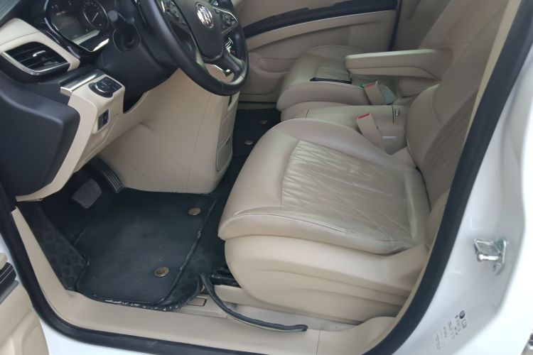 别克GL8 2023款 改款 陆上公务舱 豪华型中控内饰19