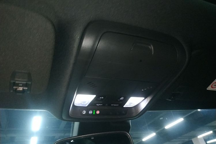 凯迪拉克XT4 2021款 28T 四驱铂金版中控内饰22