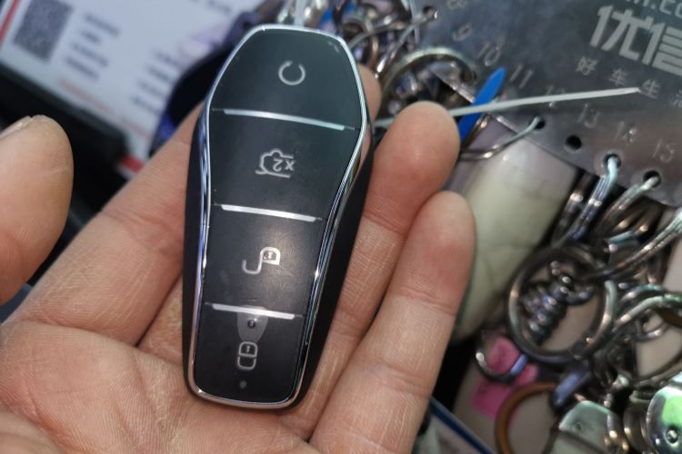 比亚迪 秦L 2024款 DM-i 120KM卓越型中控内饰11