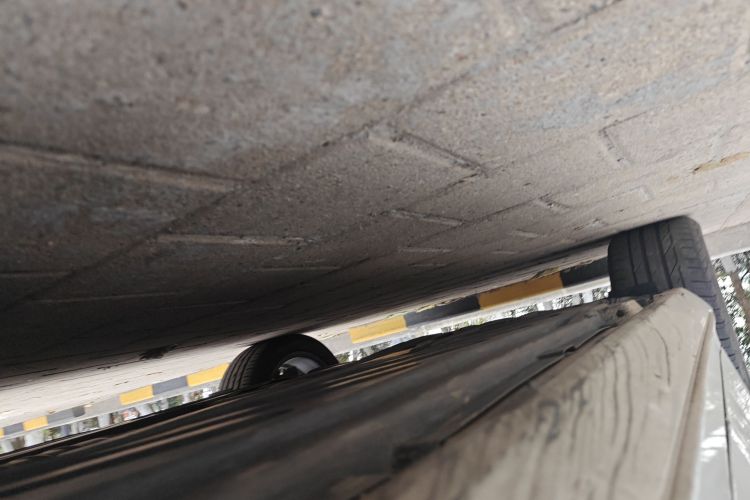 奔驰C级 2018款 C 200 运动版局部细节9002