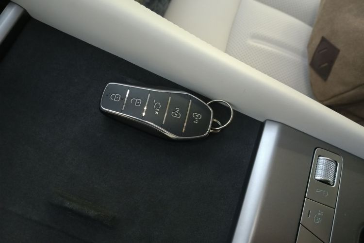 比亚迪 夏 2025款 DM-i 1.5T 180km 超越型中控内饰7001