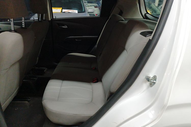 雪佛兰 爱唯欧 2014款 两厢 1.4SE AT 畅悠版中控内饰21