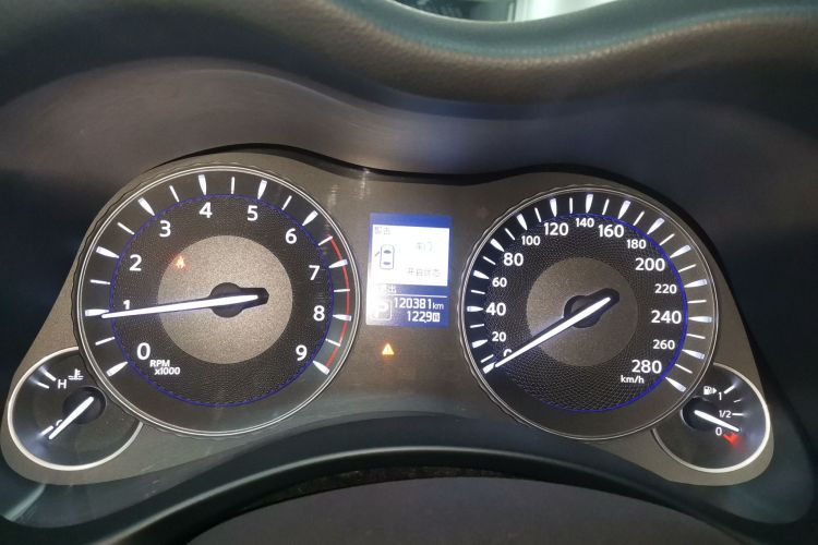 英菲尼迪Q70 2019款 Q70L 2.0T 精英版中控内饰14