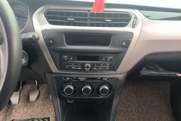 标致301 2018款 1.6L 手动舒适版中控内饰16