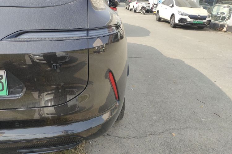 阿维塔07 2024款 Pro+增程版车身外观9