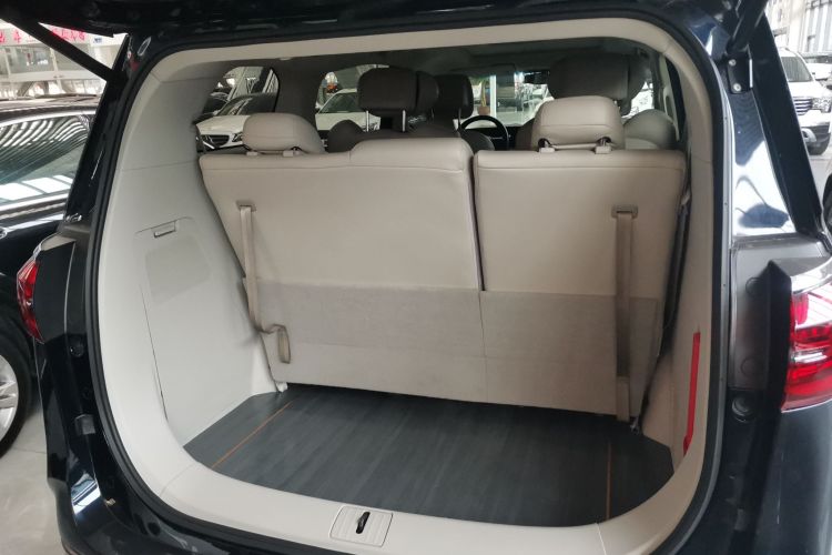 别克GL8 2023款 ES陆尊 舒适型机舱底盘23