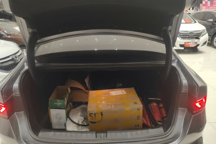 比亚迪 秦PLUS 2024款 荣耀版 DM-i 120KM领先型机舱底盘23