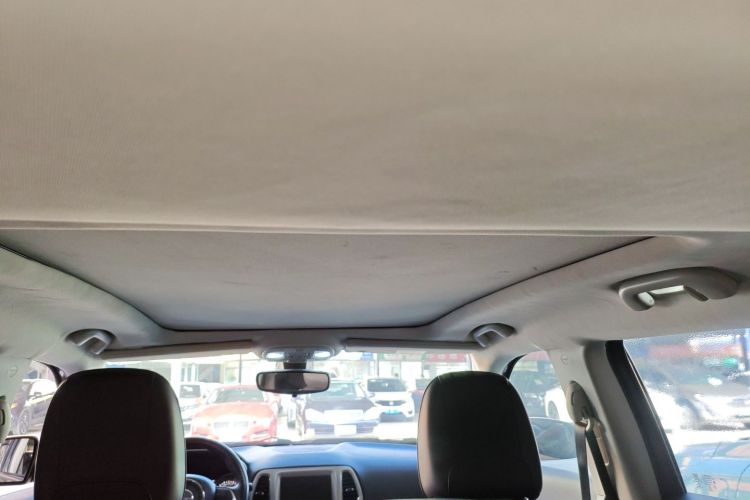 Jeep 指南者 2017款 200T 自动家享版局部细节22