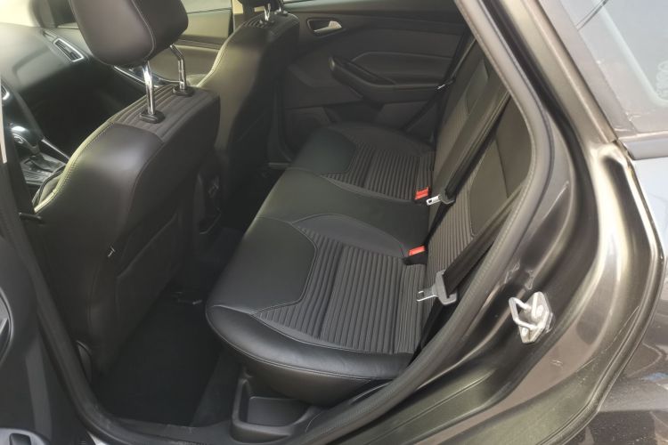 福特 福克斯 2015款 三厢 1.6L 自动风尚型中控内饰21