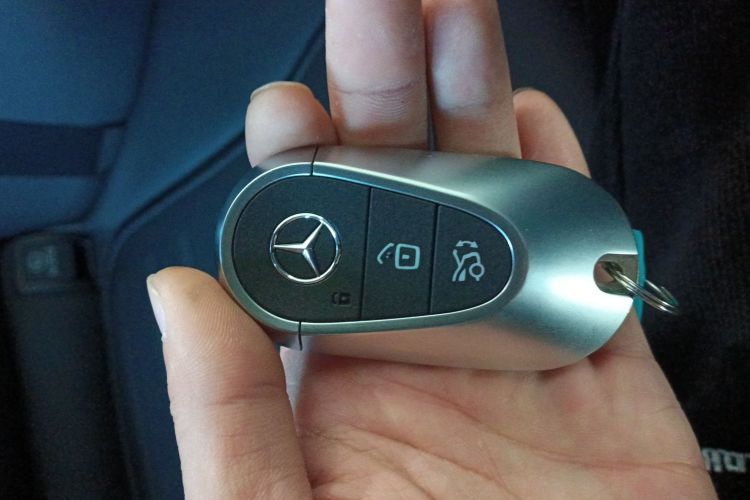 奔驰C级 2024款 C 200 L 运动版中控内饰11