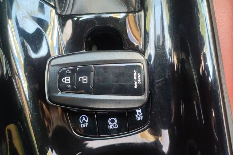 丰田C-HR 2018款 2.0L 领先天窗版 国V中控内饰7001