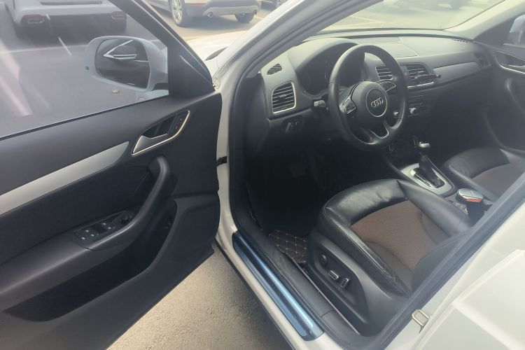 奥迪Q3 2018款 30周年年型 35 TFSI 时尚型中控内饰20