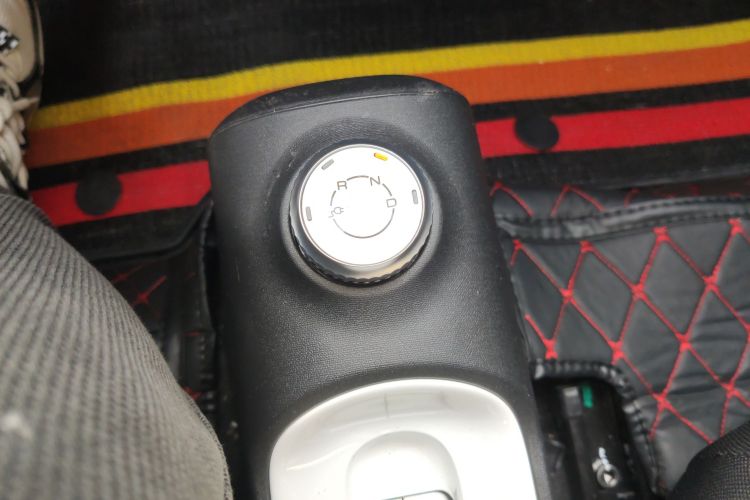 五菱汽车 宏光MINIEV 2024款 第三代 215km 青春版中控内饰18