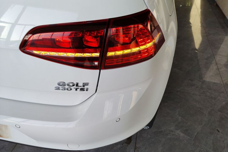 大众 高尔夫 2017款 230TSI 自动舒适百万辆纪念版车身外观9